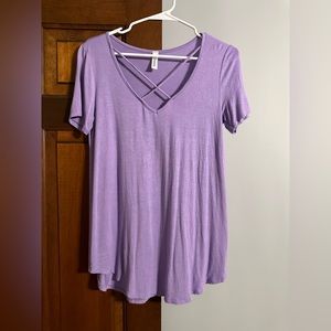 Boutique cross cross tee! Soft & comfortable!